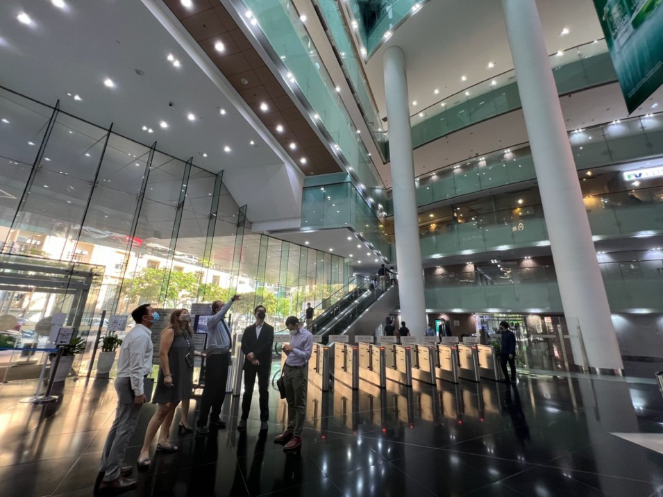 Lý do tòa tháp Bitexco Financial Tower đóng cửa nhiều gian hàng