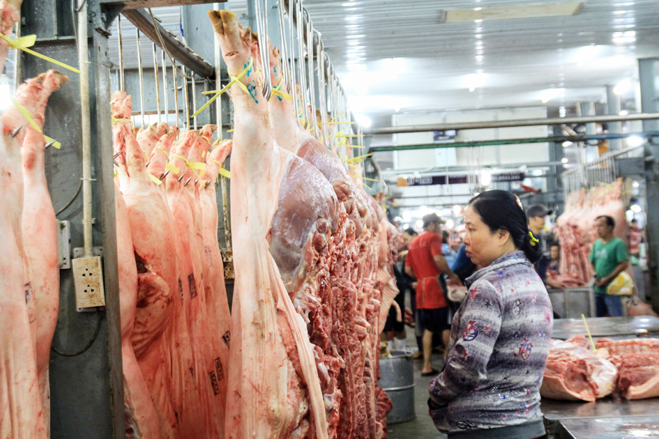 Giá heo, gà trong nước thấp không phải do nguồn thịt nhập