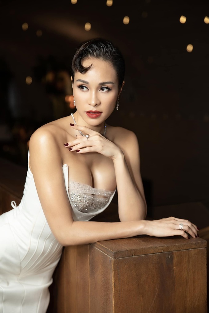 MC Phương Mai: “Hoa hậu là một nghề, không phải đại diện nhan sắc của Quốc gia”