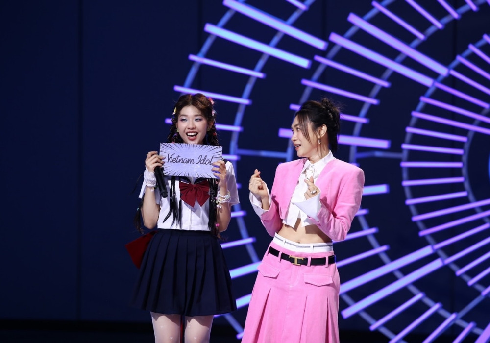 Nữ sinh 20 tuổi gây sốt ở Vietnam Idol
