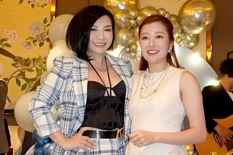 Bằng Kiều tranh thủ đưa con đi chơi Trung thu sớm