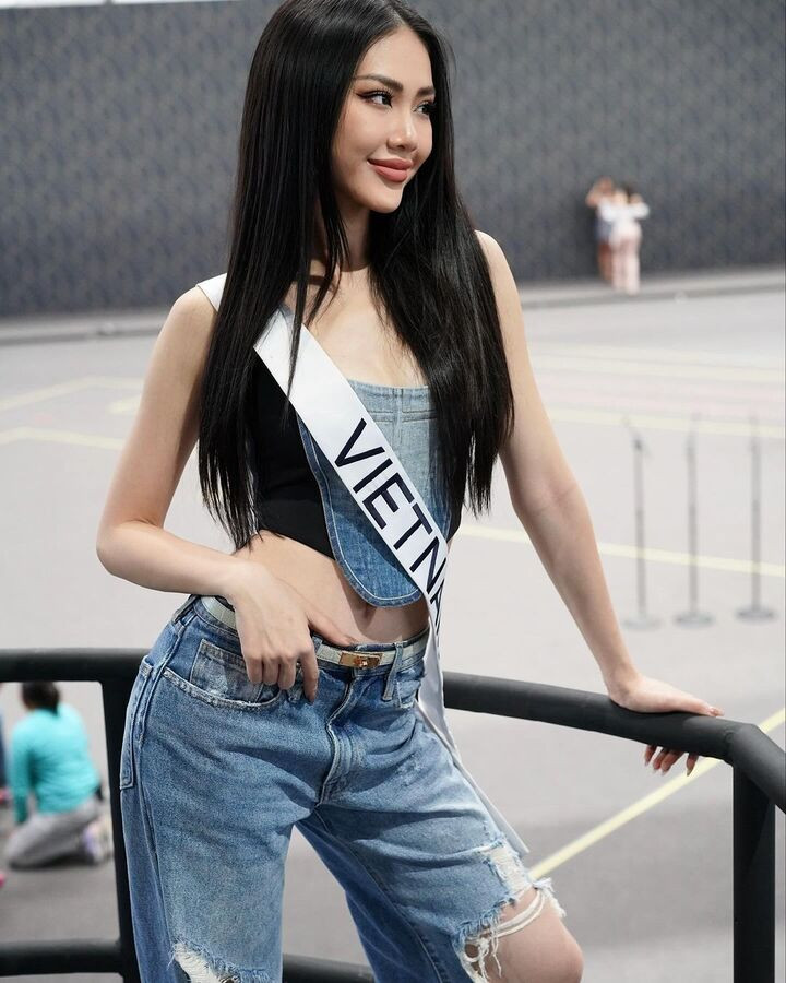 Bùi Quỳnh Hoa so tài catwalk với hoa hậu Venezuela tại Miss Universe 2023