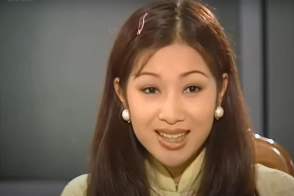 Hoa khôi Thu Hương 15 năm bỏ showbiz, thân với vợ cũ của chồng