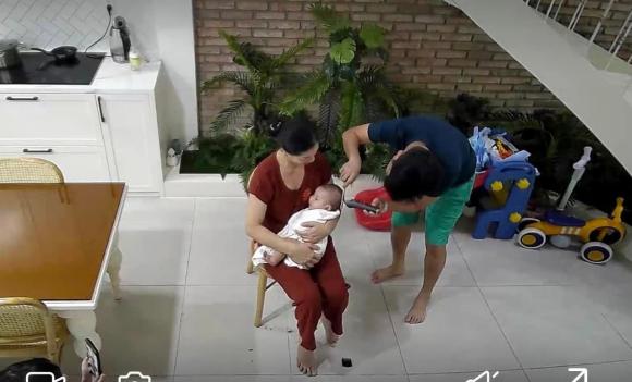 Nhã Phương chính thức hé lộ dung mạo quý tử mới sinh, Trường Giang chăm sóc cho con ra dáng bố bỉm