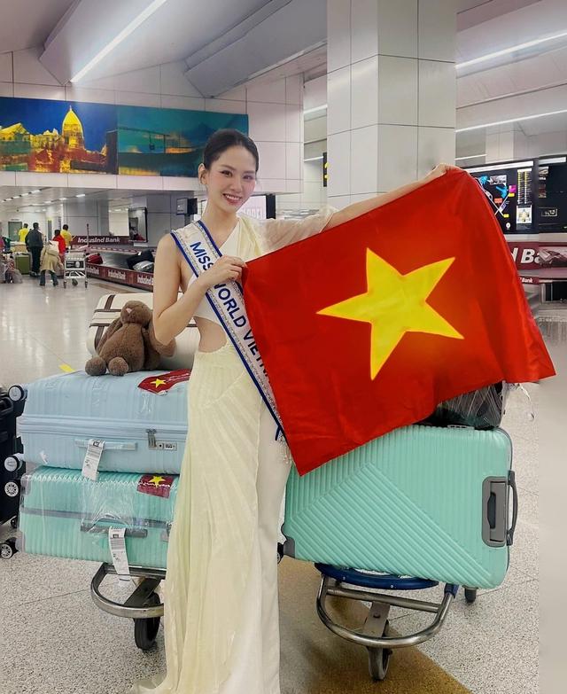 Mai Phương chinh chiến Miss World lần thứ 71, đàn em tặng món quà không ai ngờ
