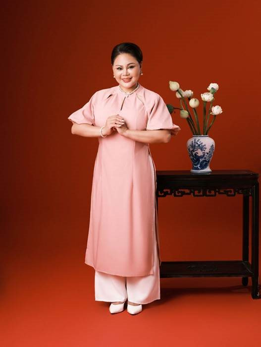 Dàn sao 'Gặp lại chị bầu' rạng rỡ trong bộ ảnh Tết